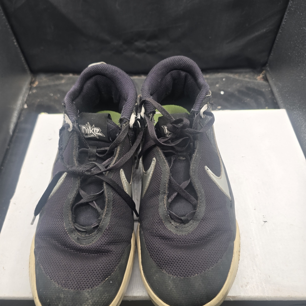 Nike Kids Sneakers in Black and Silver